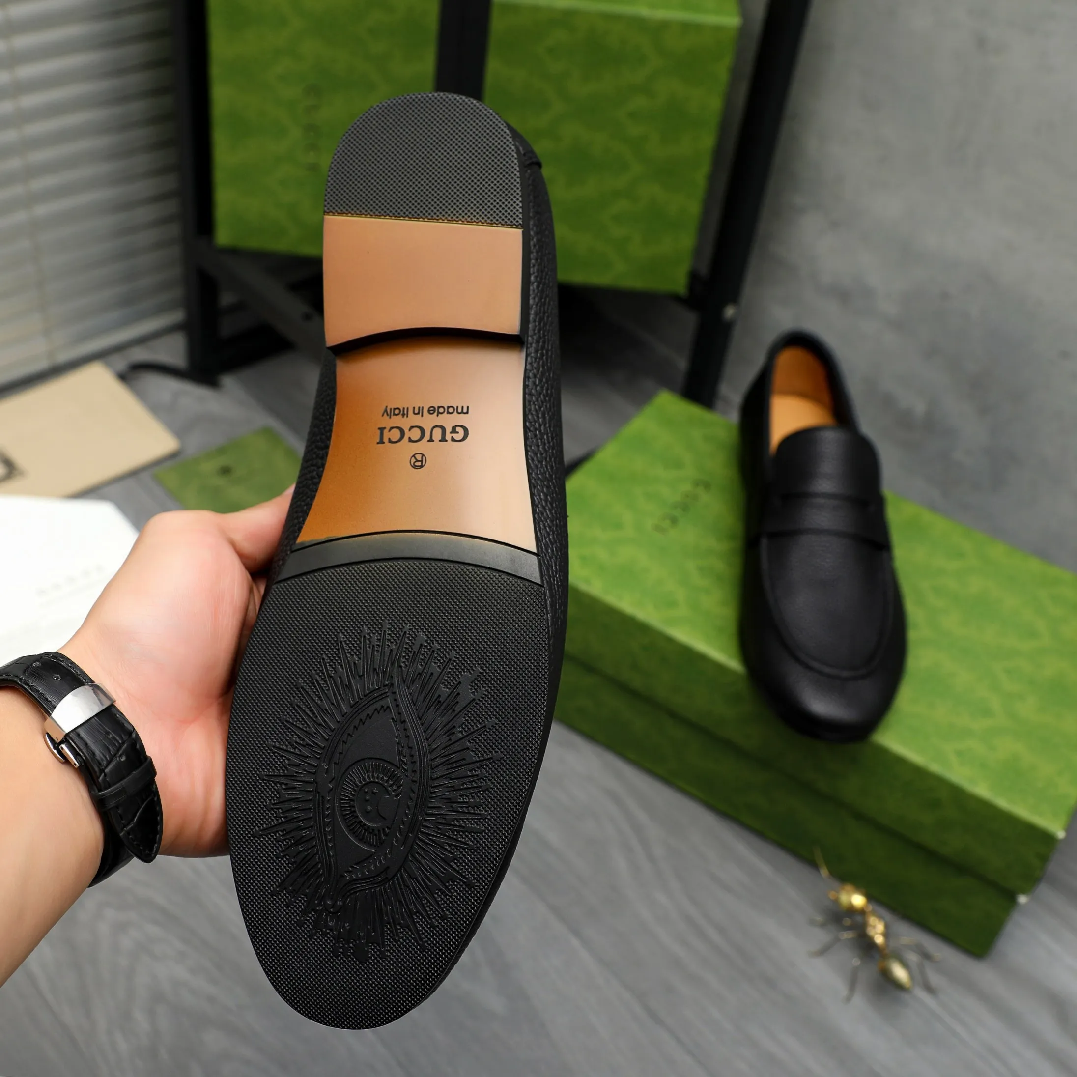 Men's shoes 💰500 product trademark: GUCCI "Gucci" business slip-on leather shoes. Regular size: 38-44 (37.45.46 custom-made, non-returnable) Product materials: Selected pebbled cowhide upper, cowhide insole, original outsole